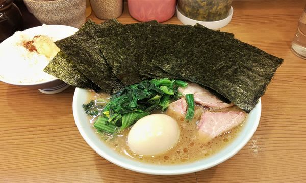 「外伝ラーメン（並）+サービスライス」@家系らーめん 武将家 外伝の写真