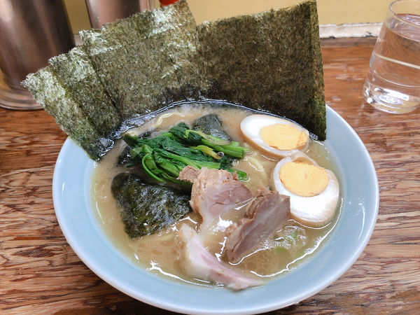 「ラーメン　のり味玉ほうれん草」@まこと家の写真