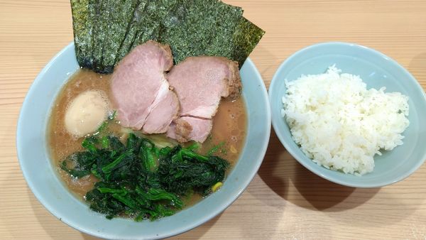 「特製ラーメン中盛り1000円+サービスライス」@ラーメン北里家の写真