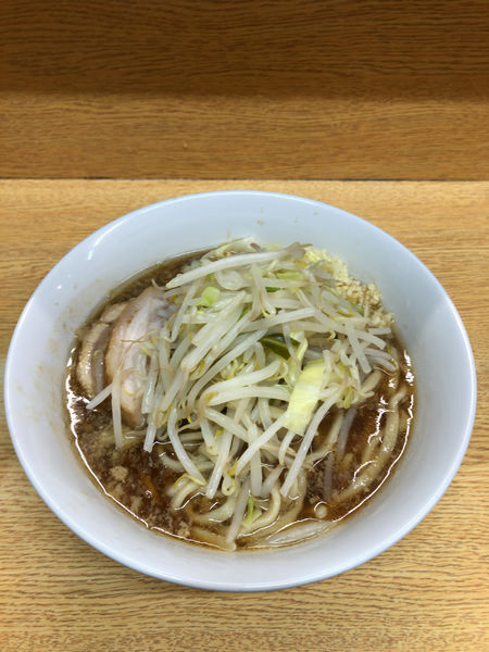 「ラーメン 780円　麺半分 ヤサイ少な目にんにく」@ラーメン二郎 環七新新代田店の写真