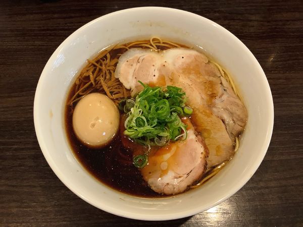 「醤油ラーメン+味玉」@かしわぎの写真