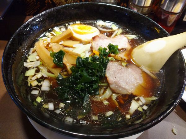 「醤油ラーメン（650円）＋半炒飯（100円）」@香辛中華 來來羊の写真