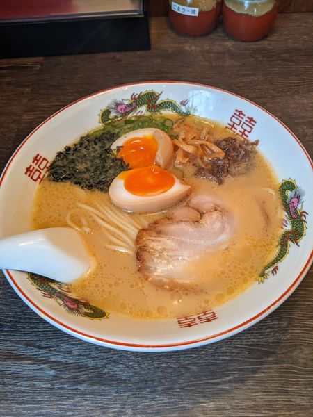 「牛骨らーめん＋味玉」@最高峰牛骨ラーメン 麺房 徳山の写真