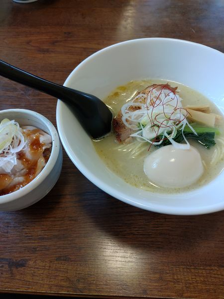 「味玉地鶏白湯ラーメン(白龍)(変わり玉・黒龍)(焼豚丼)」@そうげんラーメンの写真