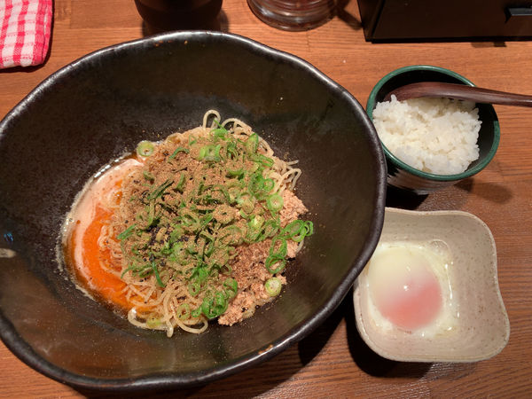 「汁なし担担麺630円、半ライス50円、温泉玉子50円」@汁なし担担麺専門 キング軒 神田スタンドの写真