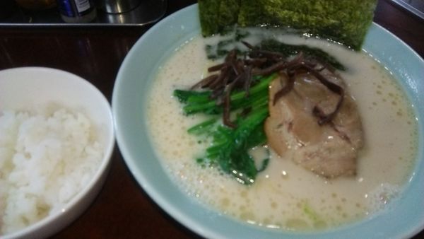 「塩ラーメン 700円」@横浜ラーメン 壱鉄家の写真
