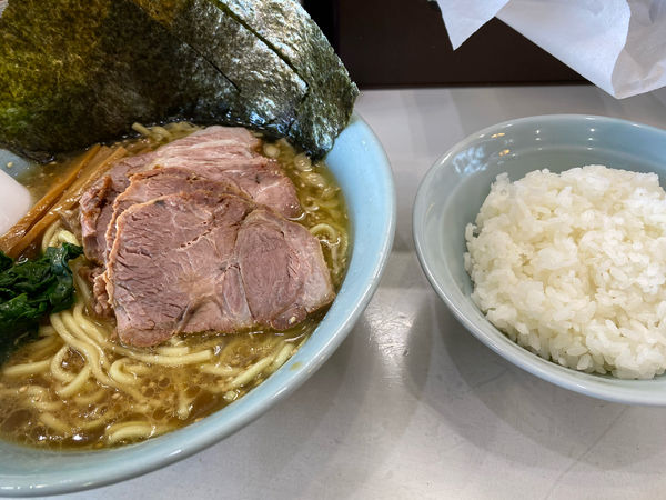 「中チャーシューメン＋ライス」@らぁめん元住家の写真