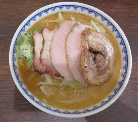 「味噌らーめん＋チャーシュー全のせ」@味噌ラーメン 雪ぐにの写真