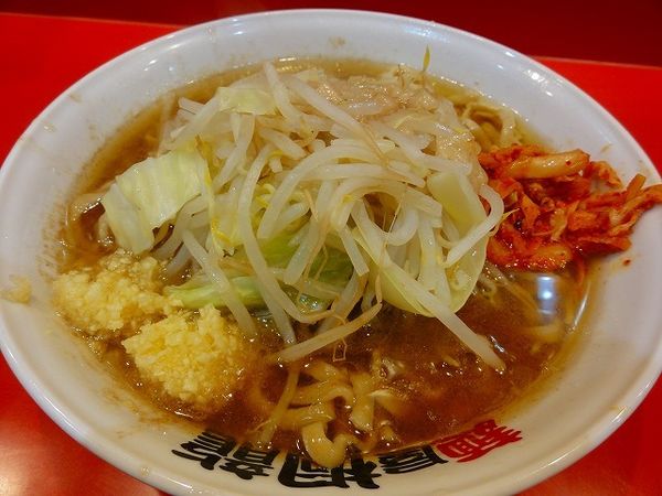 「ラーメン豚2枚770円脂少な目ニンニクキムチ」@麺屋 桐龍の写真