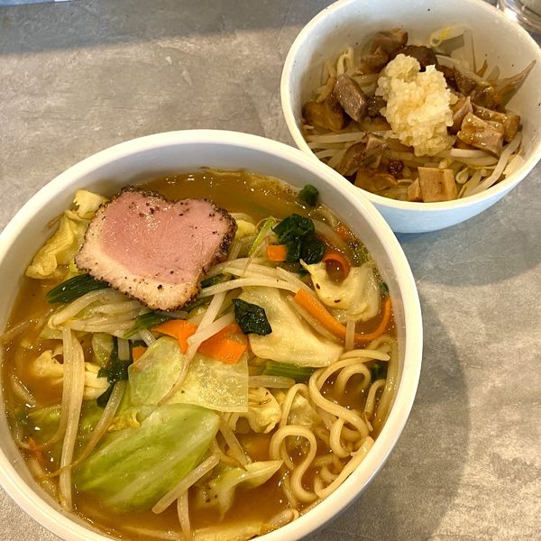 「らーめん 普通盛り＋白野菜」@らーめん かどまるの写真