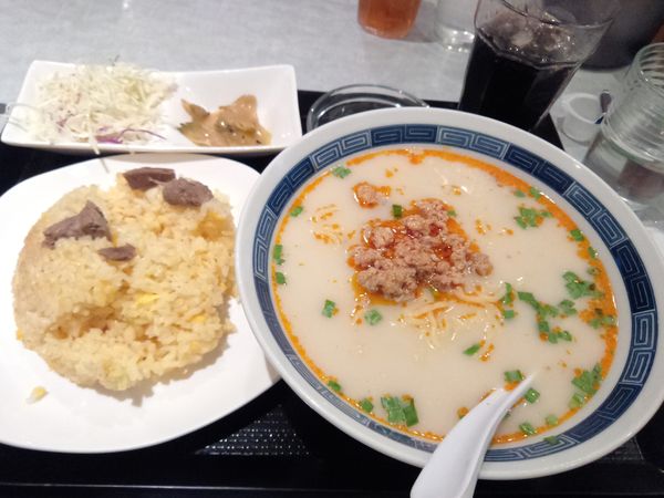 「ランチセット（台湾豚骨ラーメン＋牛スジチャーハン）６９８円」@台湾料理 雅致の写真