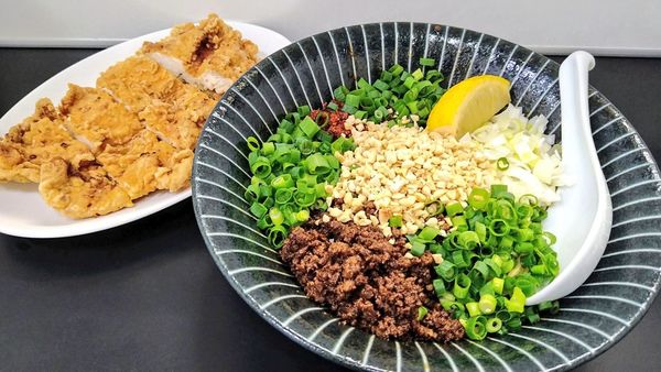 「新担担麺+揚チキン(中)」@自家製麺SHINの写真