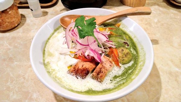 「【期間限定】ほうれん草のグリーンカレー麺」@鶏ポタラーメン THANK 大門店の写真