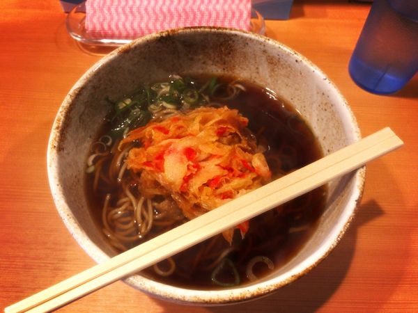 「紅生姜天そば【350円】」@そば・うどん自家製麺 まる美の写真