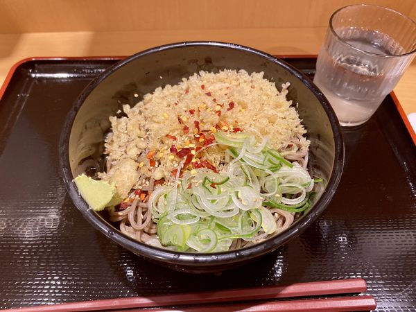 「冷やしたぬきそば320円」@よもだそば 新宿西口店の写真