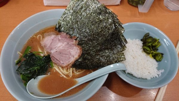 「ラーメン並＋海苔」@横浜らーめん 武蔵家 綾瀬店の写真