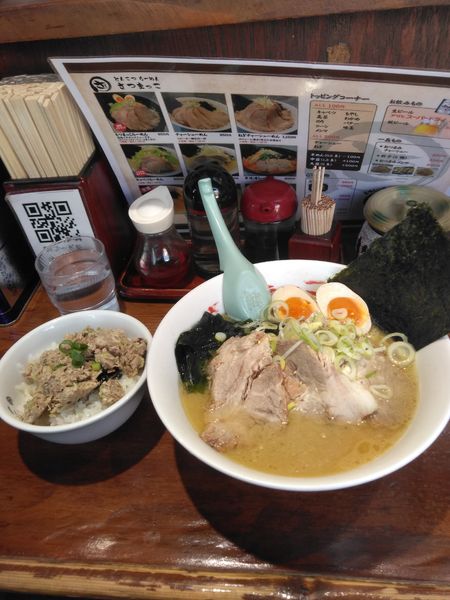 「さつまっこラーメン+豚めし小」@さつまっこ 田園調布店の写真