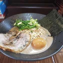 横濱豚骨ラーメン