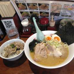 さつまっこラーメン+豚めし小