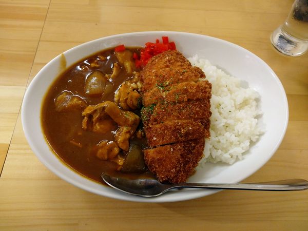 「名物！ほろほろ肉のチキンカレー＋チーズチキンカツ」@美食鳥本店の写真