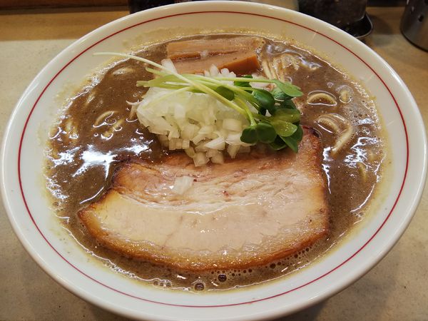「濃厚煮干しそば　：平打ち麺」@麺処 浮き雲の写真