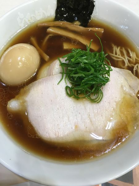 「飯田商店醤油らぁ麺1,100円＋半熟味玉」@らあめん花月嵐 アリオ鷲宮店の写真