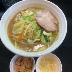 らーめん 850円　生・揚げニンニク 各20円