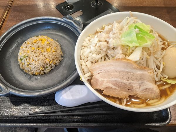 「うつつラーメン　半チャーハン　990円」@中央道上り内津峠PAの写真