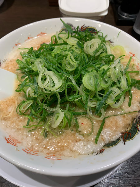 「こってりラーメン（背脂、ネギ多め）」@来来亭 長居公園店の写真