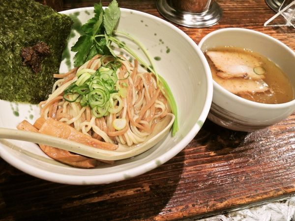 「ザ・しおつけ麺」（温かいスープ・小サイズ）
