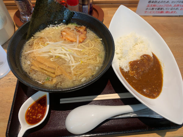 「こくまろ醤油ラーメン　半カレーセット」@中島亭の写真