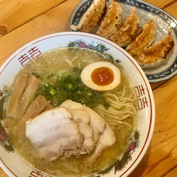 「特製鶏白湯ラーメン＋ぎょうざ」@活龍大衆麺処 真壁屋の写真
