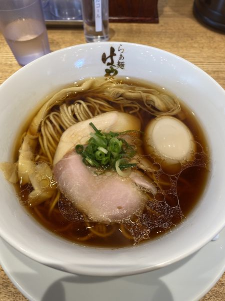 「味玉醤油らぁ麺」@らぁ麵 はやし田 相模原鵜野森店の写真