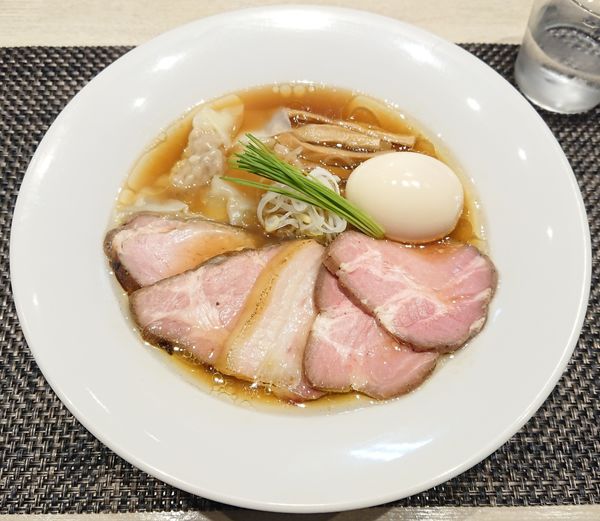 「特製中華蕎麦＜醤油＞（細麺）」@宍道湖しじみ中華蕎麦 琥珀 東京本店の写真