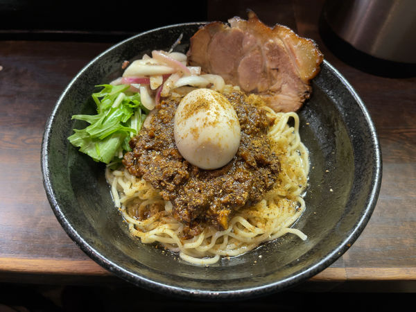 「キーマカレーまぜそば+味玉」@尼龍の写真