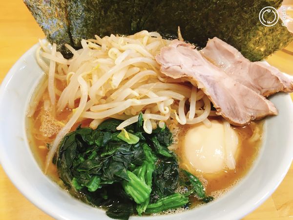 「欲張りラーメン （並 ）＋もやし」@横浜家系ラーメン みと家の写真