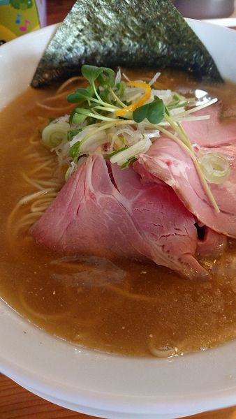 「煮干中華(塩)並 800円税込」@中華そば専門 めんやいただきの写真