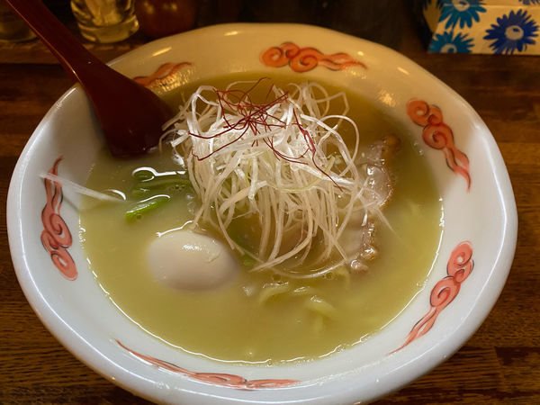 「鶏白湯らーめん玉子入り」@麺・酒処 ぶらりの写真
