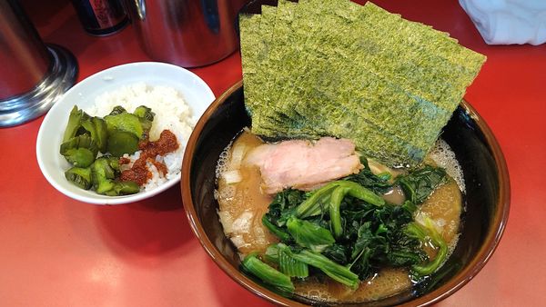 「らーめん¥700+海苔¥50+ほうれん草¥50+ライス無料」@らーめん 谷瀬家 新橋店の写真