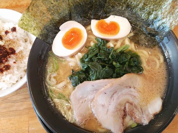 「醤油とんこつスペシャル」@横浜家系ラーメン武骨家 浅草店の写真
