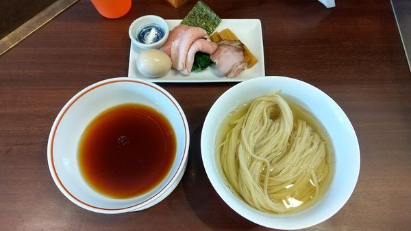 「つけ麺+味玉+チャーシュー(1220円)」@とものもとの写真