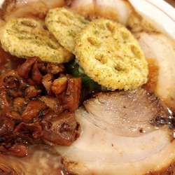 背脂醤油三種のチャーシュー麺・れんこん＆鶏皮増し