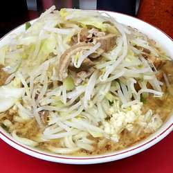 小ラーメン豚入り 880円