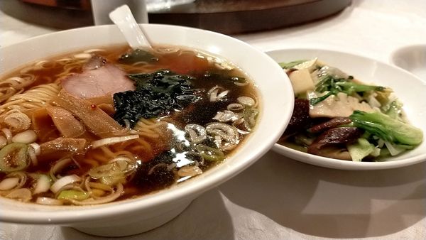 「ラーメン　餃子　青梗菜椎茸筍炒め」@中華 成喜の写真