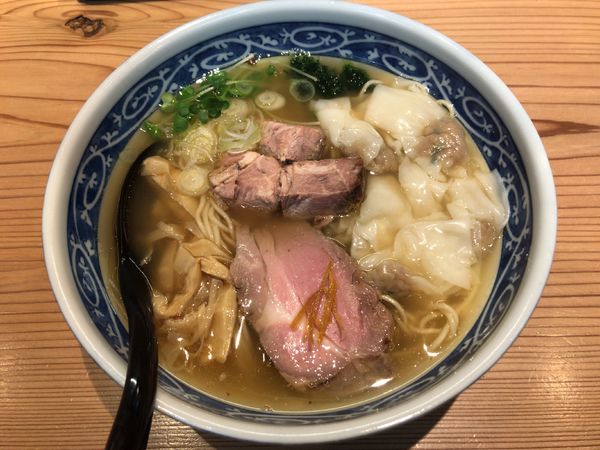 「アラ炊きワンタンメン」@幸屋きよまる 総本店の写真