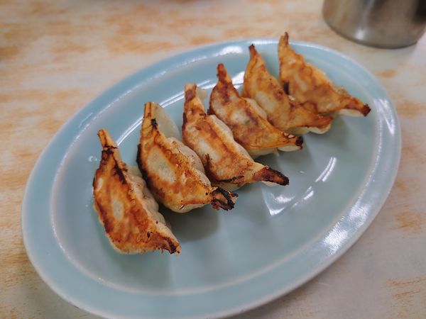 「焼きギョーザ450＋あっさりトンコツ740円＋焼酎330円」@ラーメンマン（拉麺男）の写真