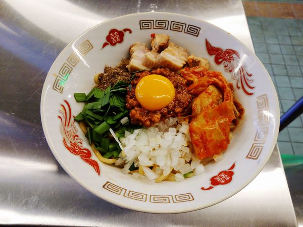 「痺れまぜそば（850円）＋ご飯（100円）」@微吟飯店の写真