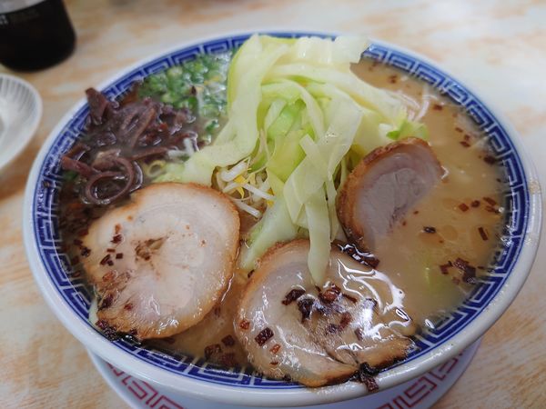 「あっさりトンコツ740円＋焼きギョーザ450円＋焼酎330円」@ラーメンマン（拉麺男）の写真
