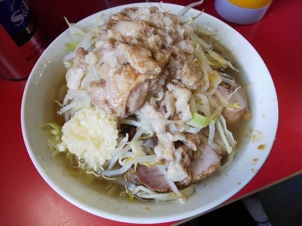 「ラーメン（麺少なめ）ヤサイニンニクアブラ　600円」@ラーメン二郎 三田本店の写真