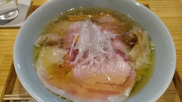 「わんたん入り塩チャーシュー麺」@飯田商店 湯河原本店の写真